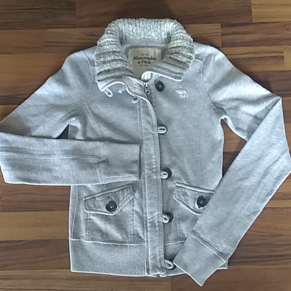 Abercrombie and Fitch zipper and Botton Down sewat